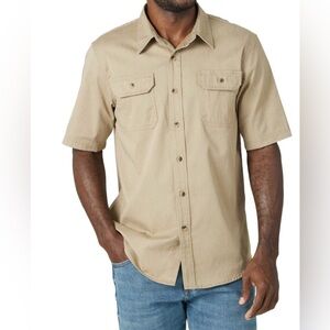 BRAND New Wrangler Men's Short Sleeve Woven Shirt Size M